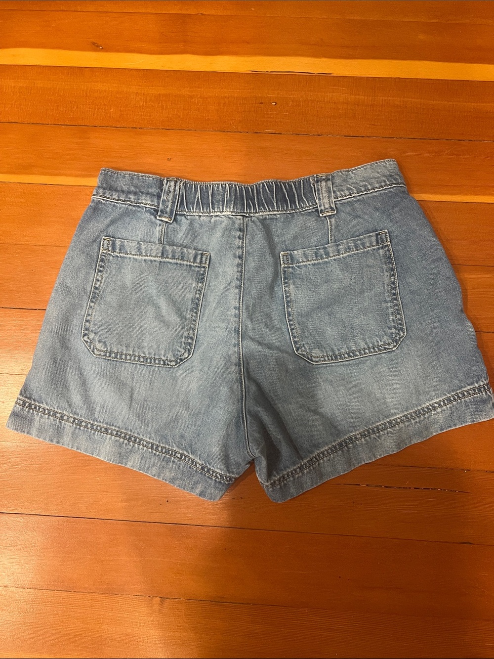 Old Navy Light Blue Denim Women’s Shorts Medium - Picture 2 of 3